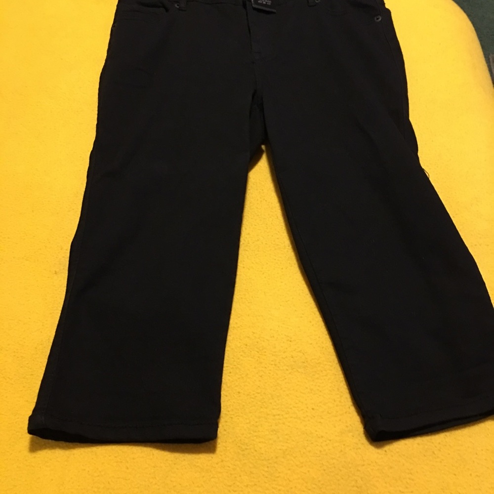 💥Price reduction💥Source of Wisdom Capri jeans